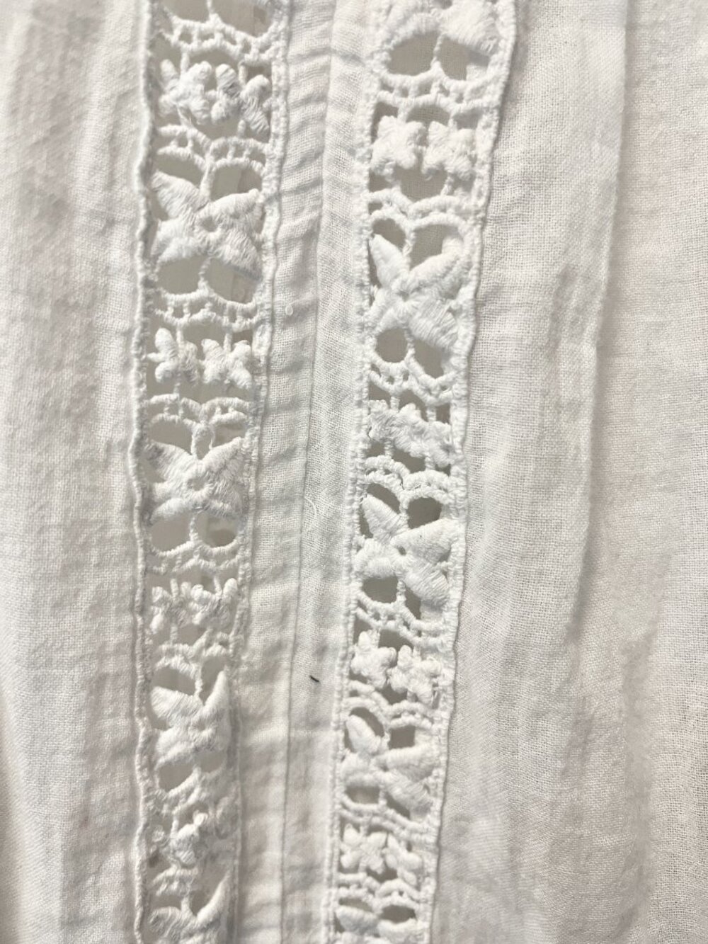 Anthropologie Eri + Ali Sz L white blouse with butterfly lace w distressed hems - Picture 8 of 11